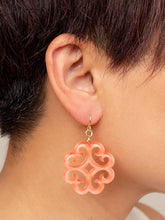 Load image into Gallery viewer, Circular Wave Pattern Resin Drop Earring
